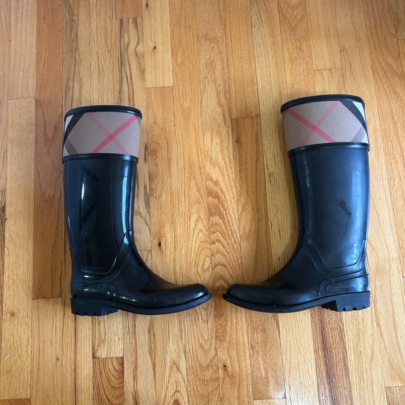 Burberry rain boots - Picture 4 of 7